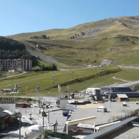 Le Rond Point Des Pistes *