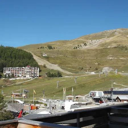 Le Rond Point Des Pistes *